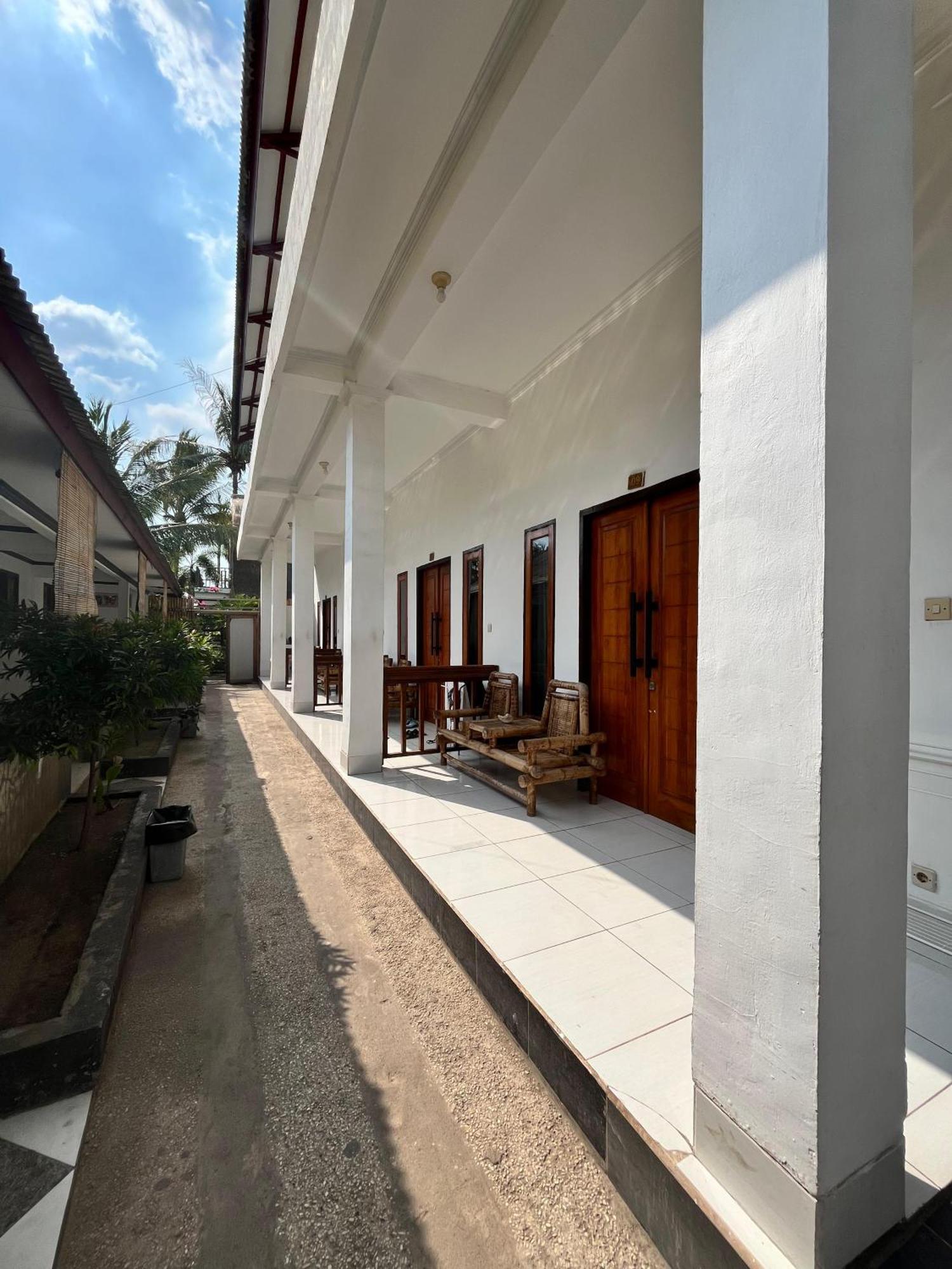 Hotel Bale Sunrise Gili Trawangan Esterno foto