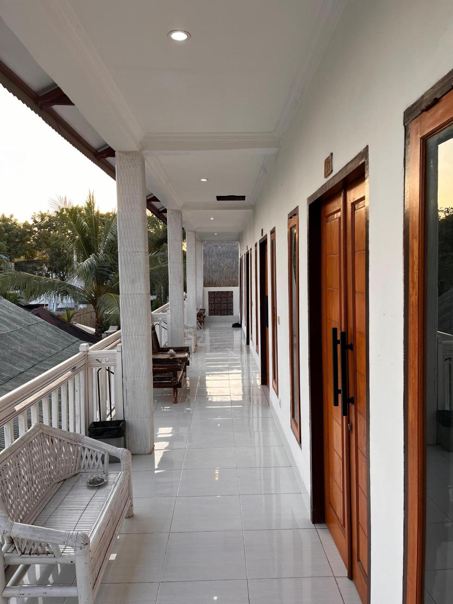 Hotel Bale Sunrise Gili Trawangan Esterno foto